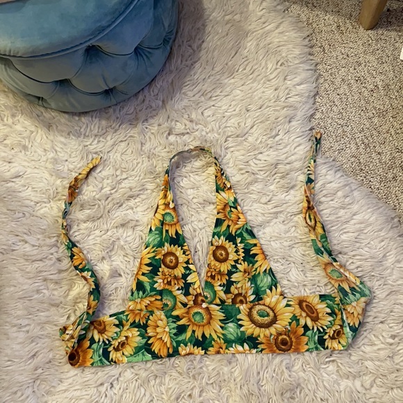 Halter sunflower crop top - Picture 3 of 5